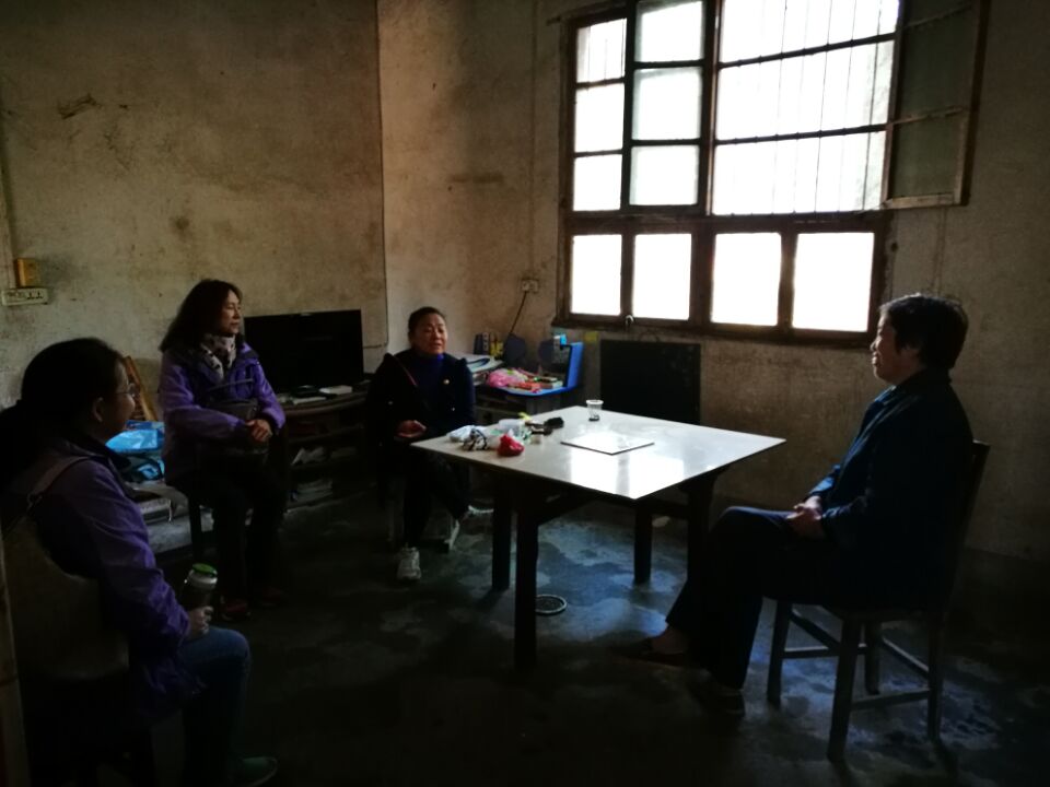 世界杯官网“理论热点面对面”专家组赴乌云山村进行心理帮扶