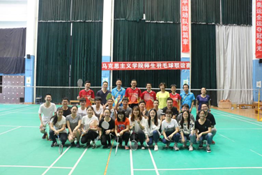 世界杯官网第三届羽毛球师生联谊赛顺利举办