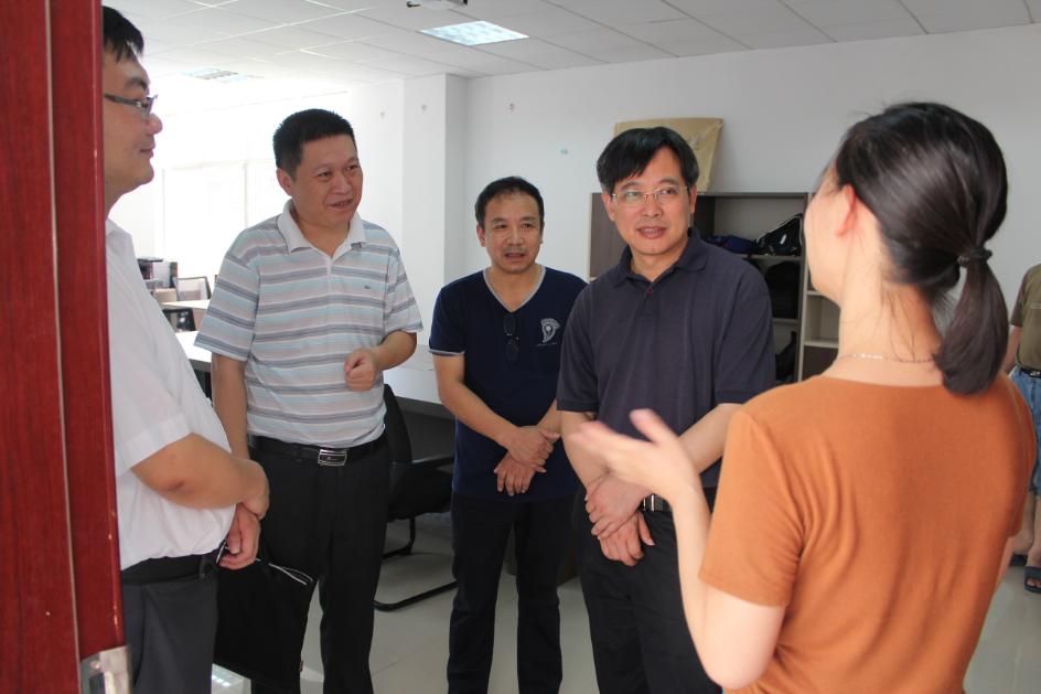 省人社厅副厅长董长麒调研世界杯官网学生实习实训工作