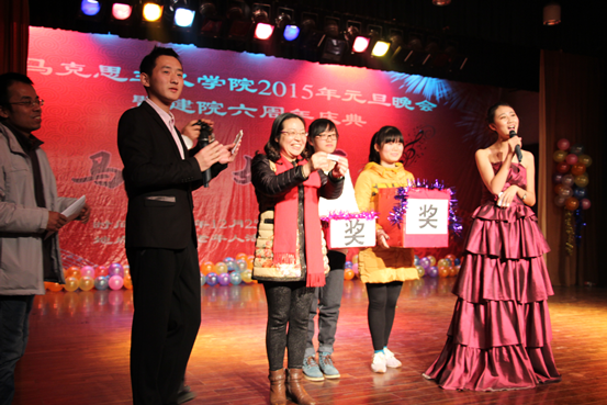 世界杯官网2015年师生联谊元旦晚会暨建院六周年庆典圆满落幕