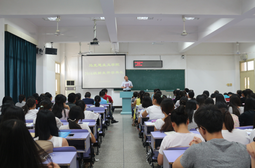 世界杯官网2016级新生开学典礼顺利举行